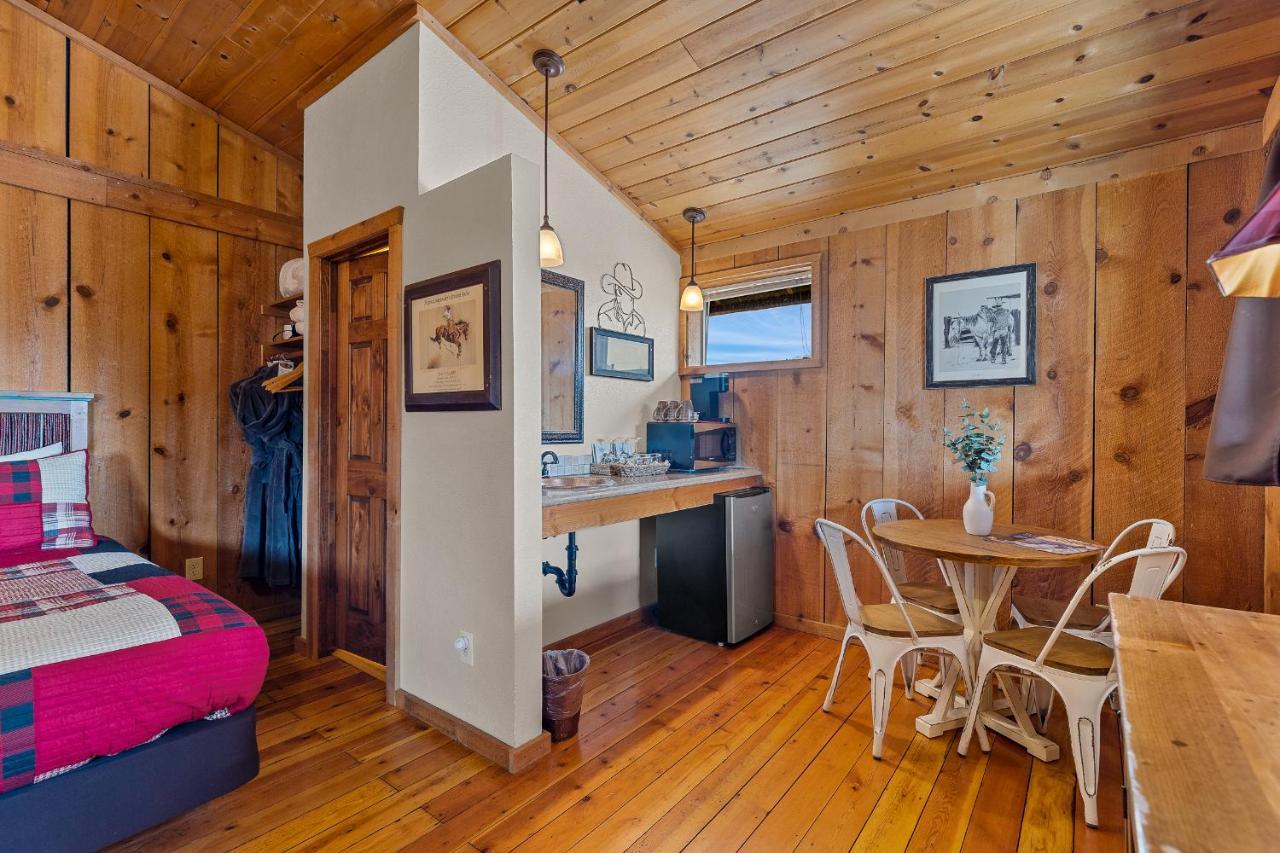 Trapper'S Rendezvous Bed & Breakfast Williams Bagian luar foto