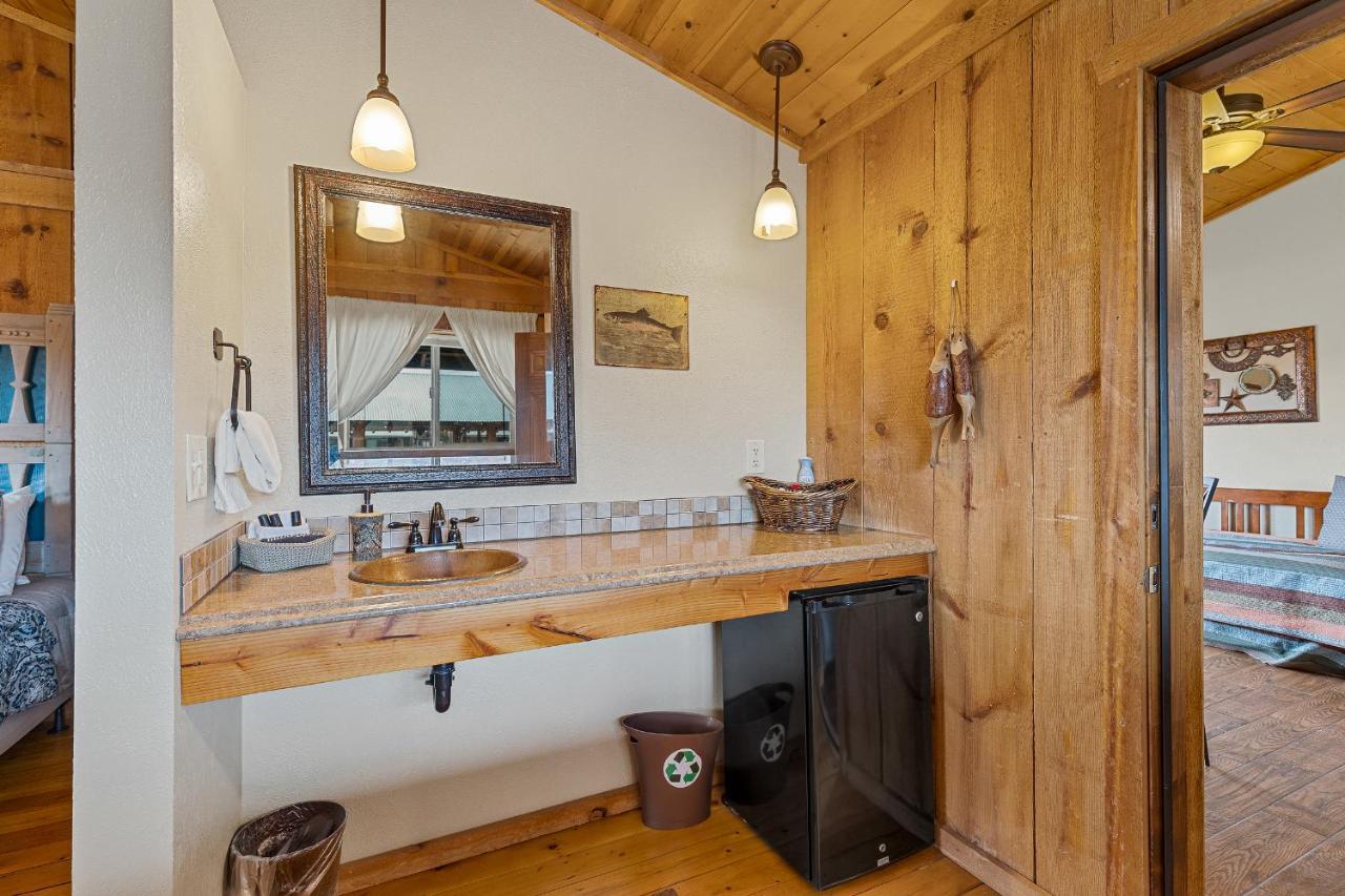 Trapper'S Rendezvous Bed & Breakfast Williams Bagian luar foto