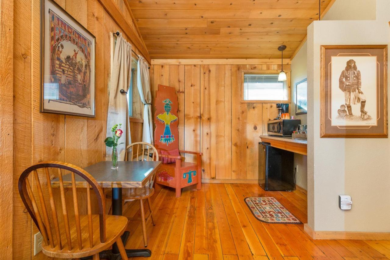 Trapper'S Rendezvous Bed & Breakfast Williams Bagian luar foto